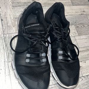 Mens Under Armour sneakers size 11, gently used